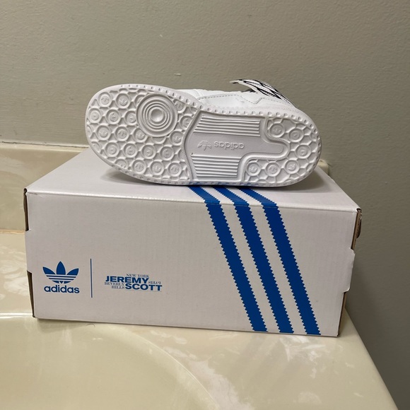 Toddler adidas sneakers size 9C white and black - Picture 4 of 5